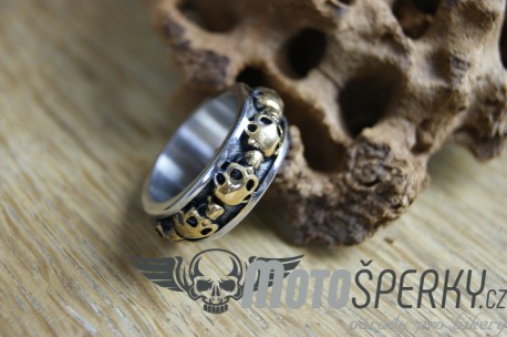 PRSTEN Z CHIRURGICKÉ OCELI SKULLS RING GOLD