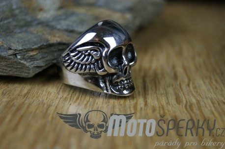 PRSTEN Z CHIRURGICKÉ OCELI WINGS SKULL